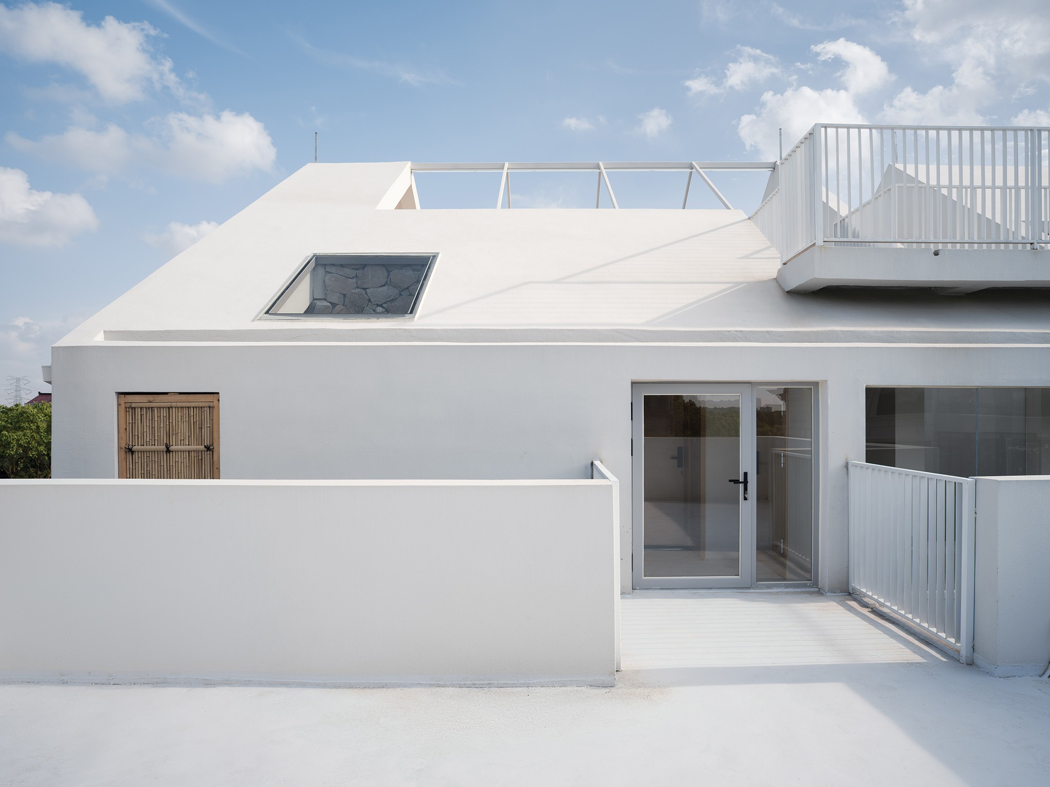 Private Terrace (Top-Floor Room). Photograph by Hu Siyuan.