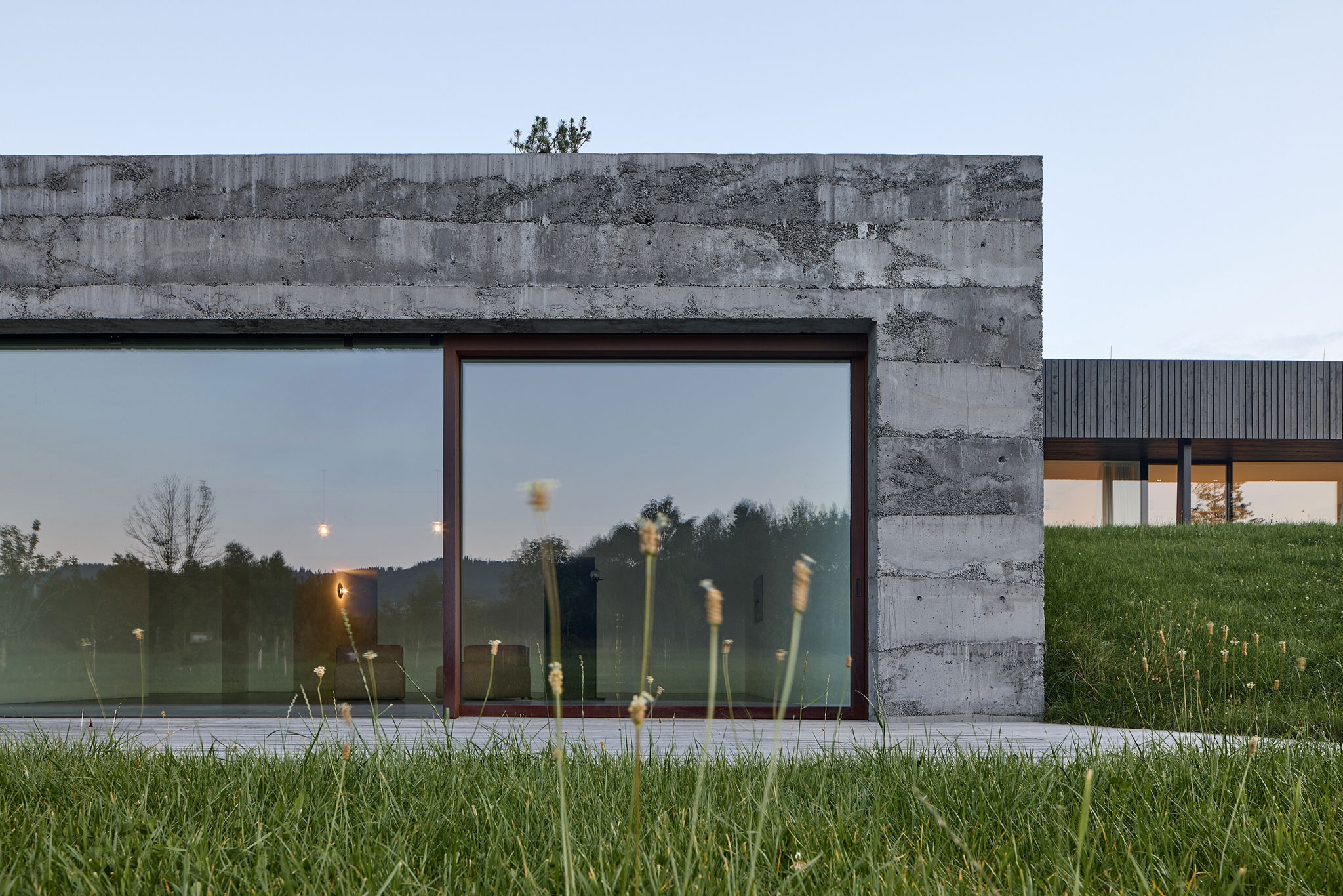 Janošík Headquarters and Showroom by Jakub Janošík. Photograph by Filip Beránek.