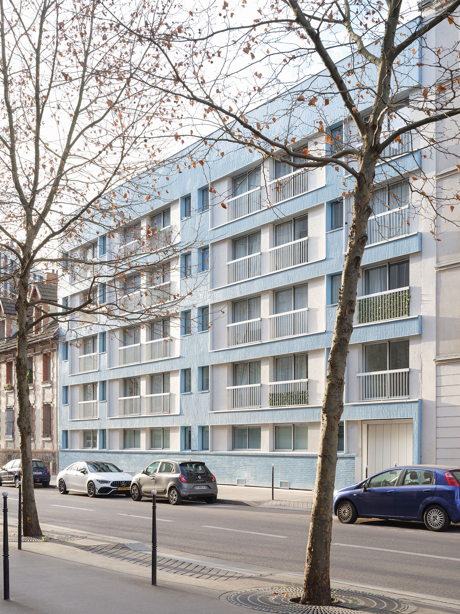 Thermal rehabilitation of a 49-unit apartment building by graal. Photograph by Giaime Meloni.