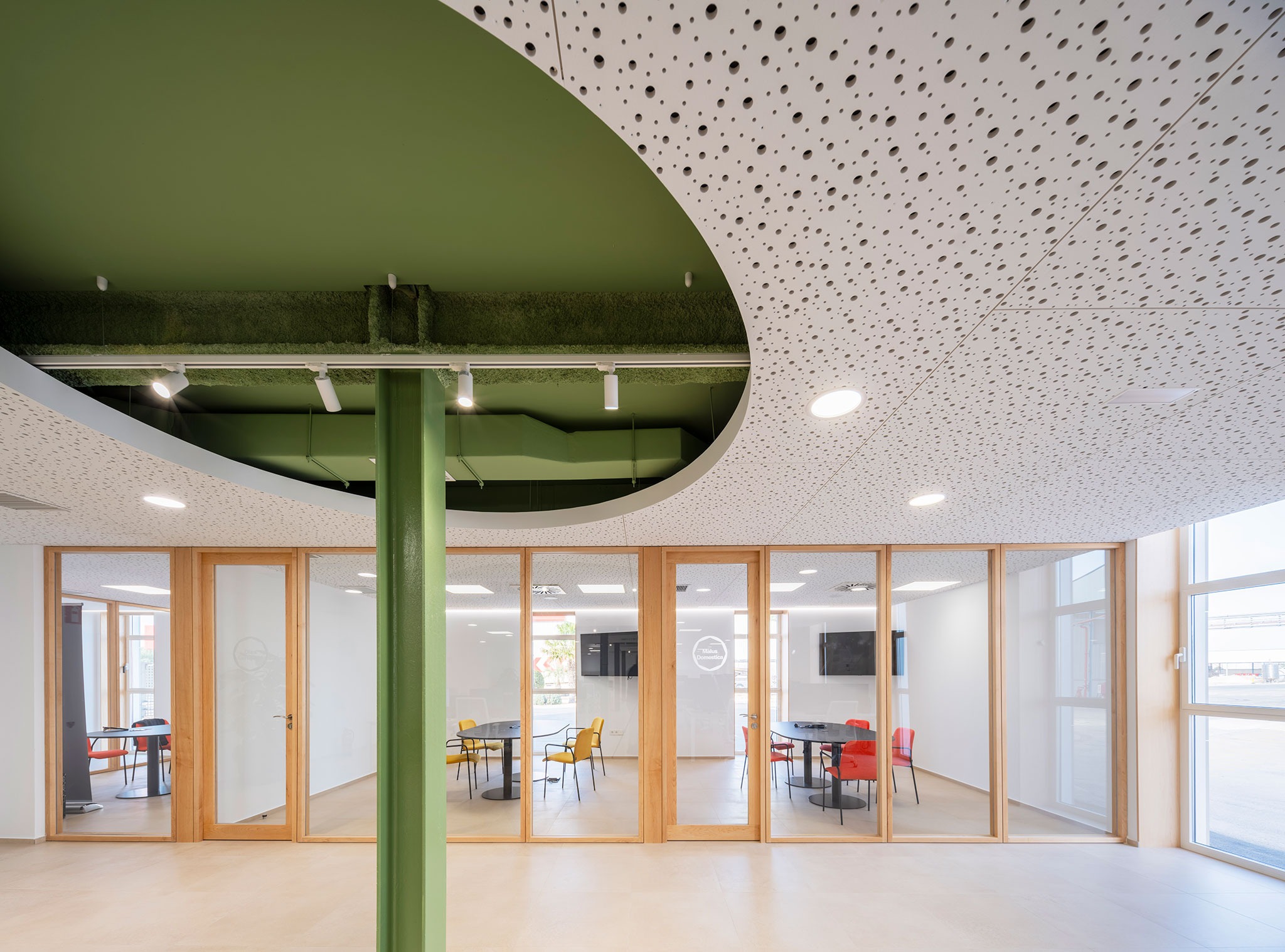 HTBA office and services complex by Martín Lejarraga. Photograph by David Frutos.