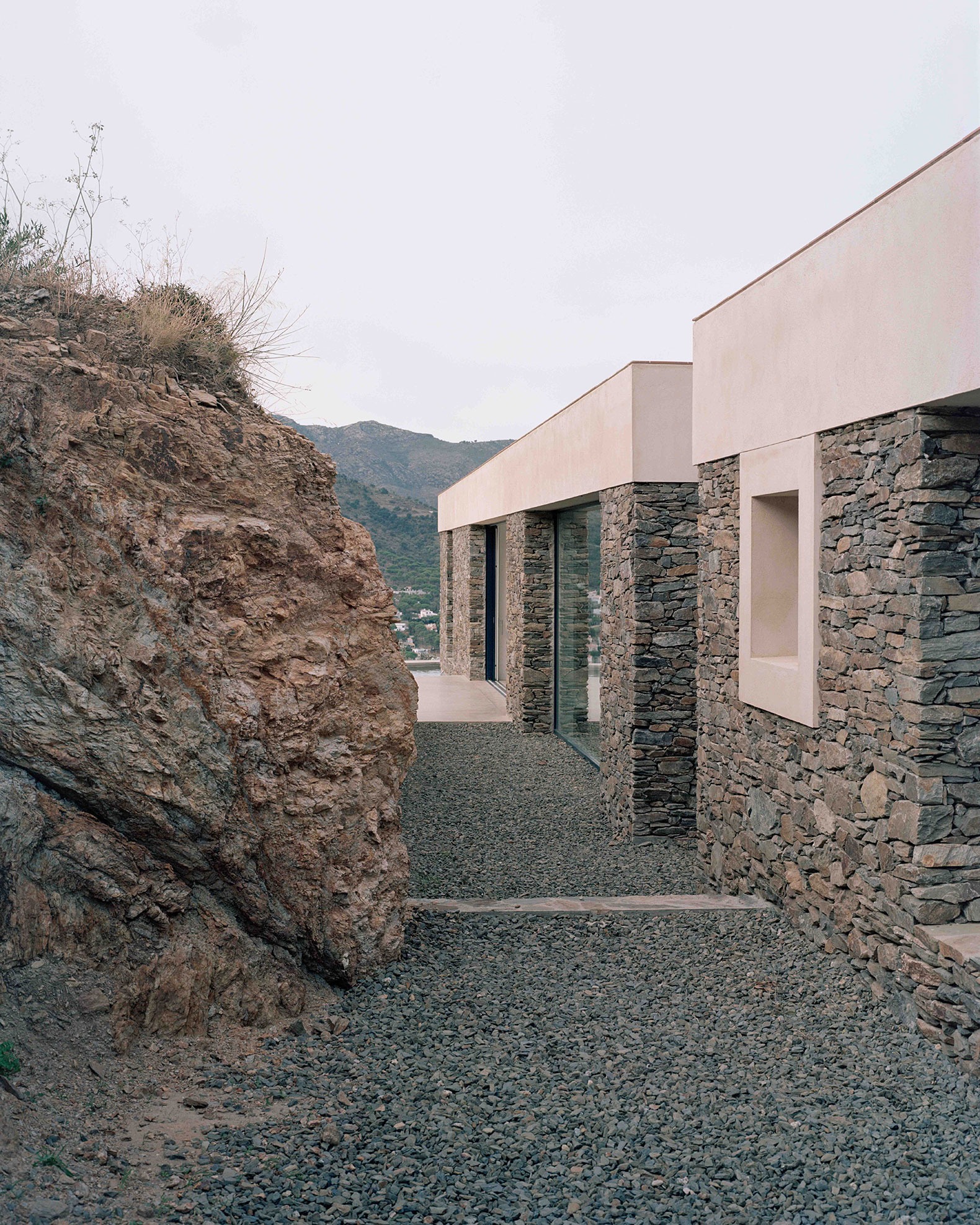 Casa Balma Murada por Mesura. Fotografía por Rory Gardiner.   