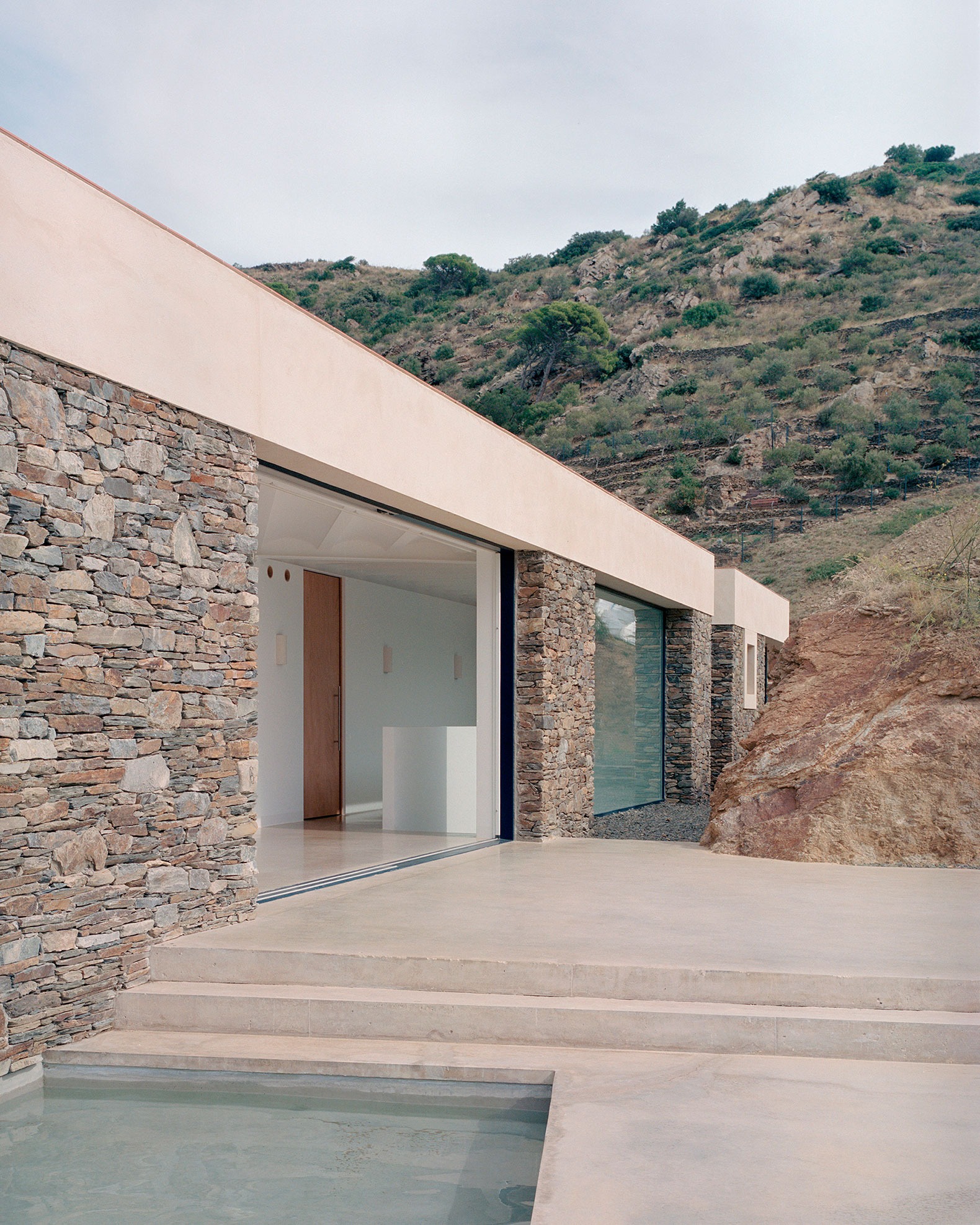 Casa Balma Murada por Mesura. Fotografía por Rory Gardiner.