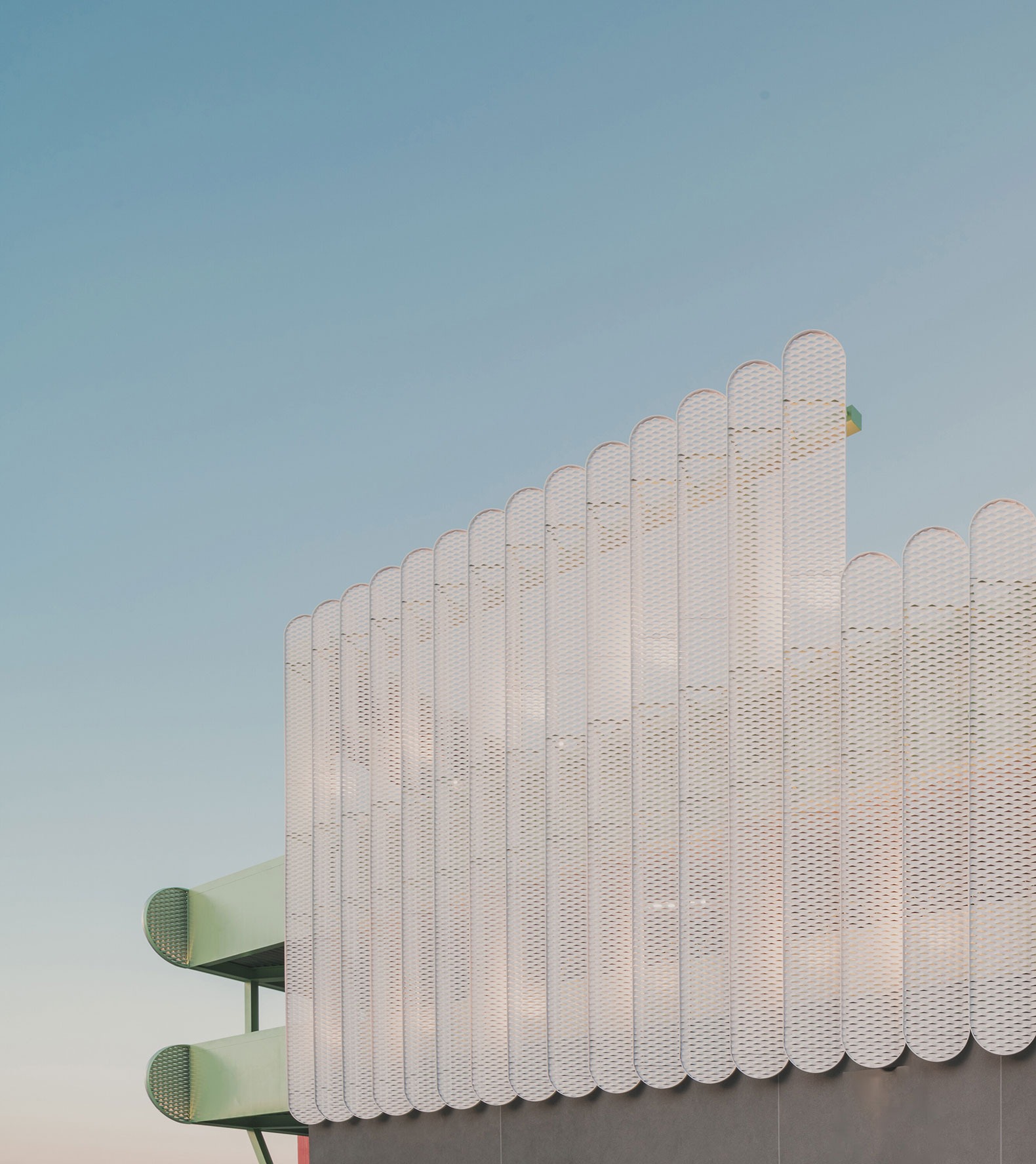 «Leganés Auto Center» por OOIIO Arquitectura. Fotografía por Javier de Paz.