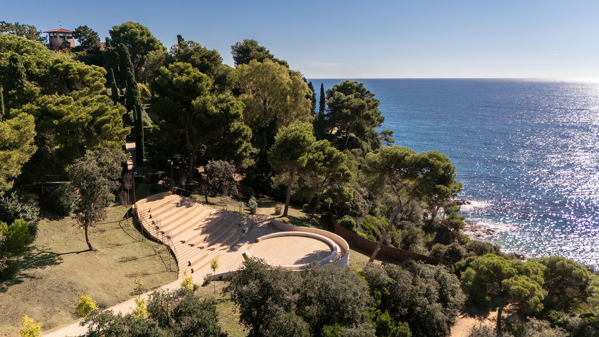 Teatro en los Jardines de Santa Clotilde por Scob. Fotografía por Judith Casas.