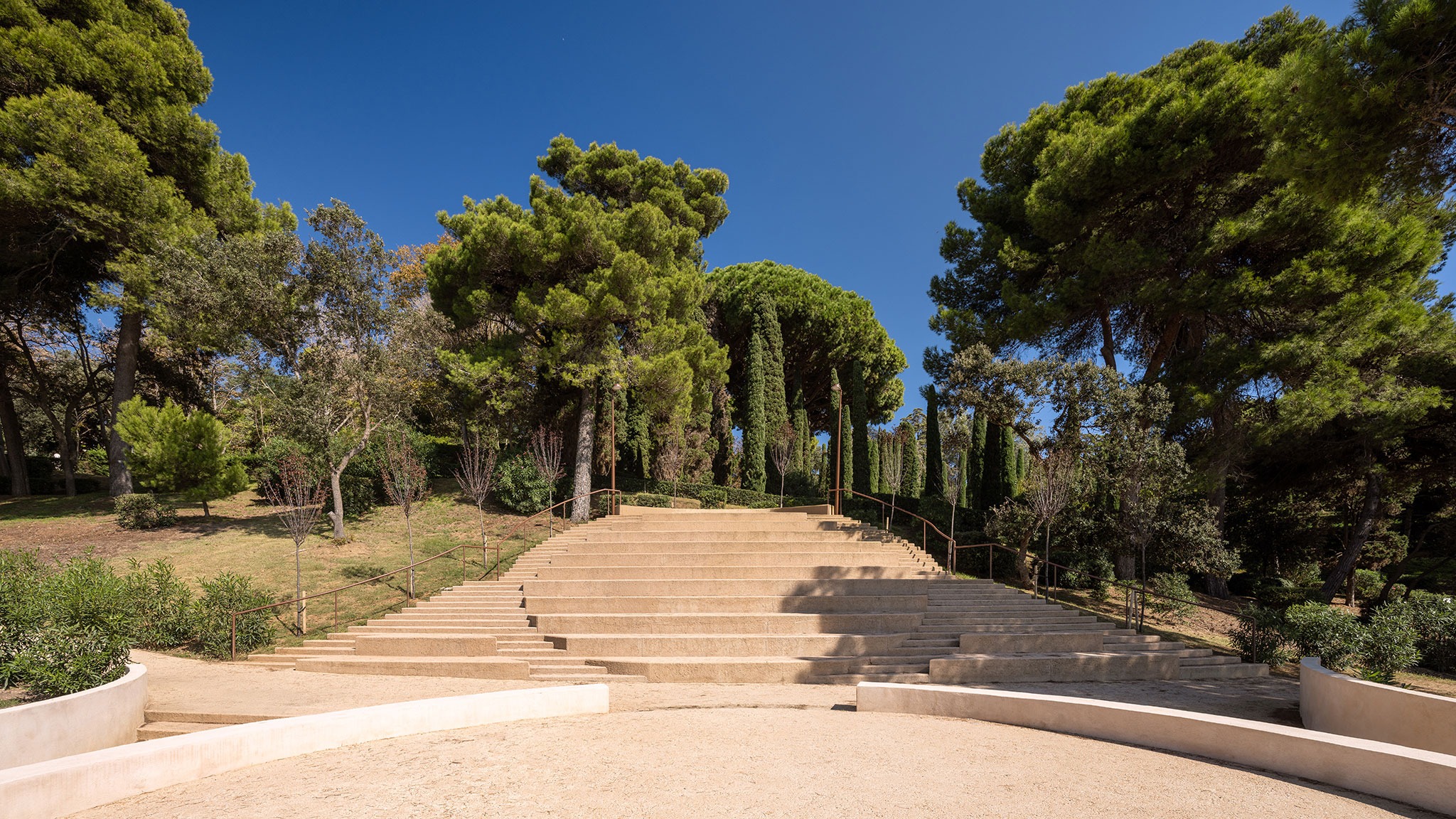Teatro en los Jardines de Santa Clotilde por Scob. Fotografía por Judith Casas.