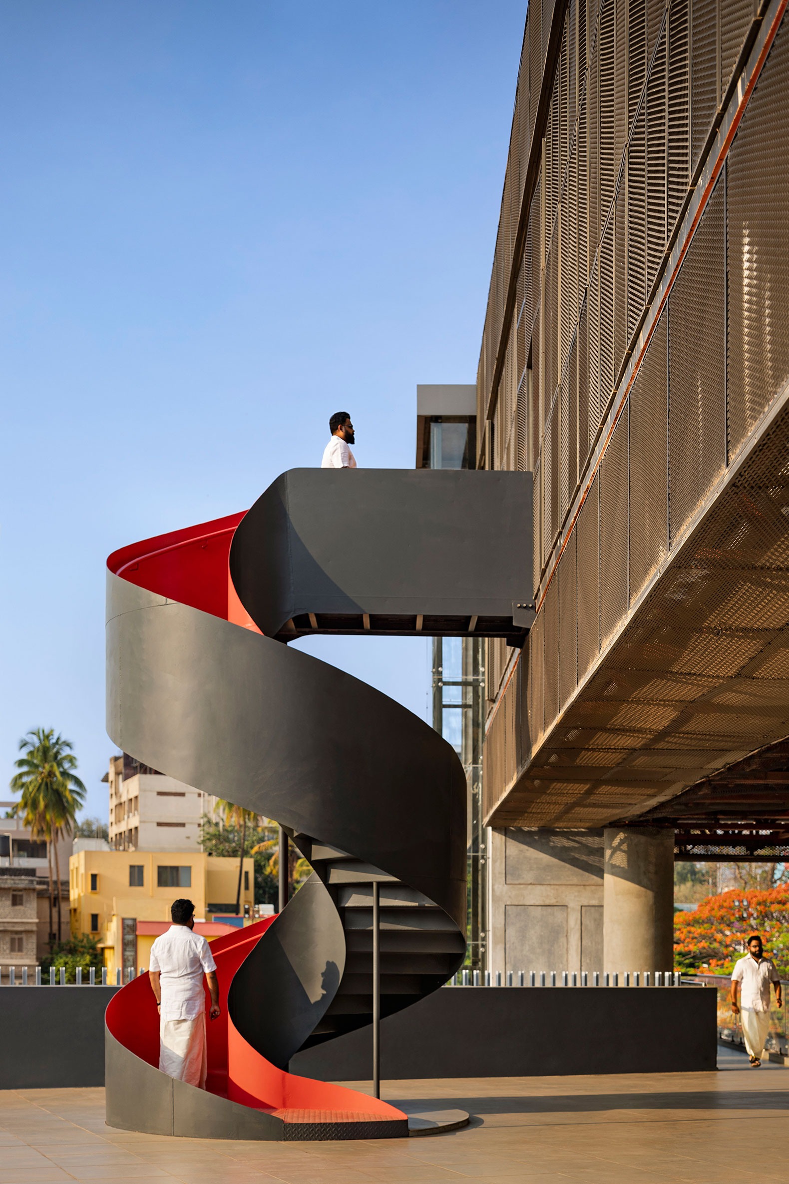 «Hover space» Ampliación de la sede central de la Sociedad KLE por Thirdspace. Fotografía por Andre J Fanthome.