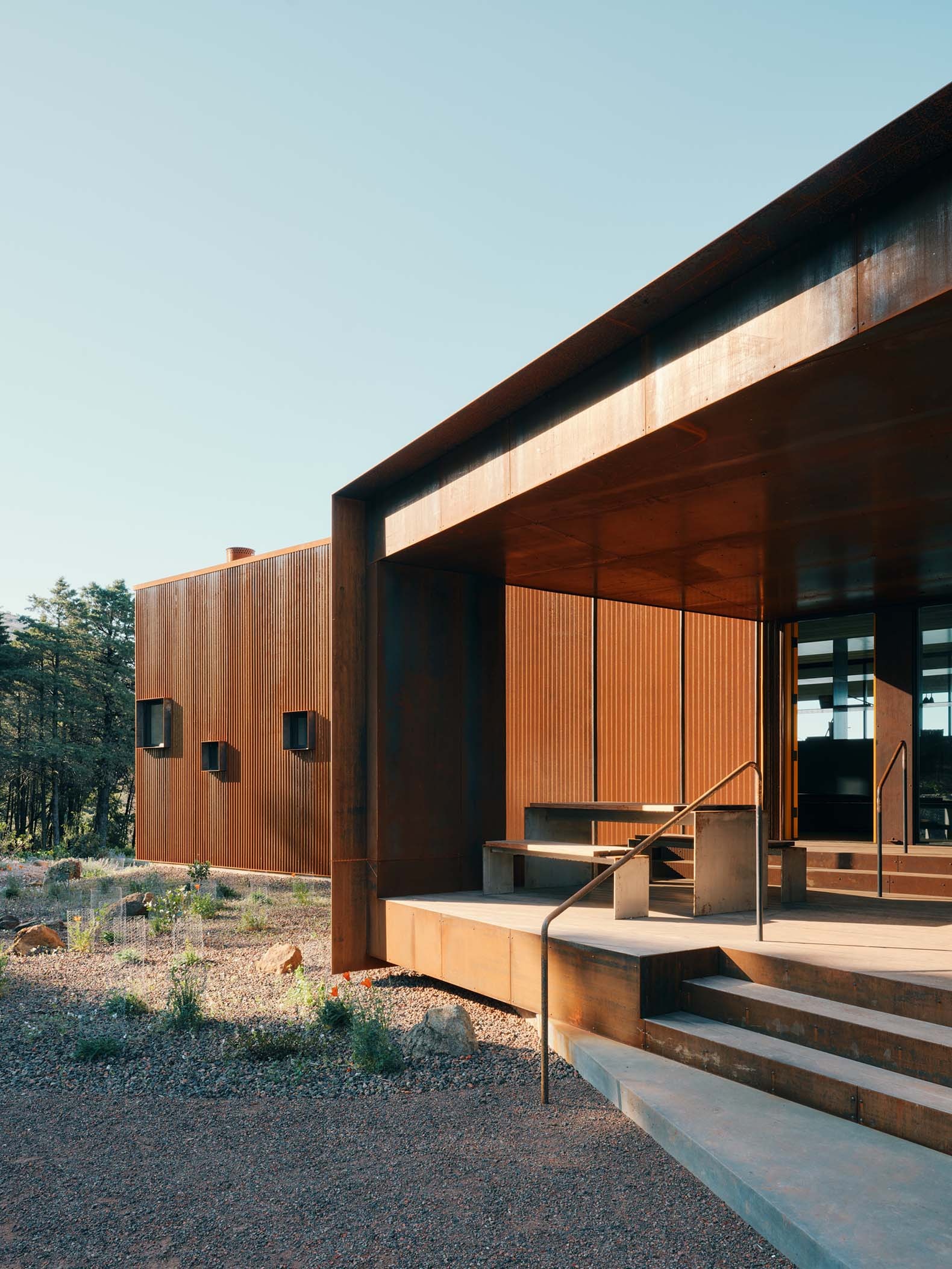 «Pine Flat» por Faulkner Architects. Fotografía por Joe Fletcher  Pine Flat by Faulkner Architects. Photograph by Joe Fletcher.