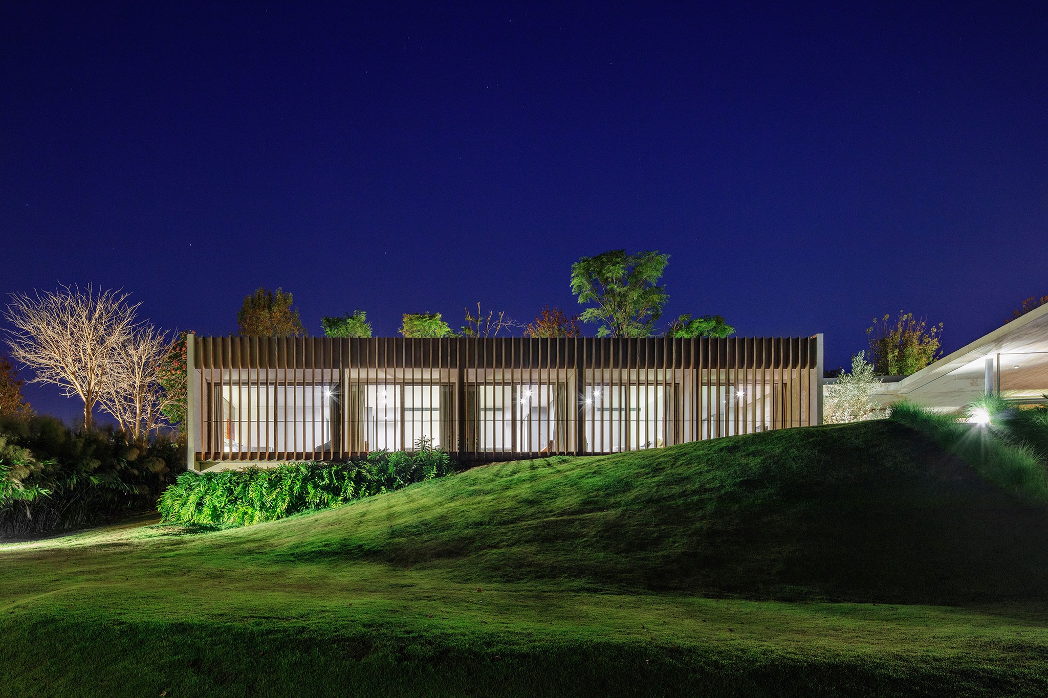 Baroneza House by Sabella Arquitetura. Photograph by Nelson Kon.