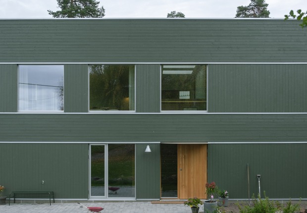 House at Nøtterøy by KOHT. Photograph by Ruben Ratkusic