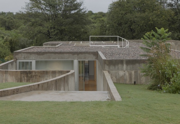 Casa Clausura by Agustín Lozada. Photograph by Federico Cairoli