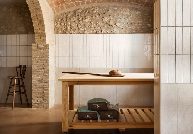 Forn Lleva’t por Quim Olea Estudi d’Arquitectura. Fotografía por Pol Viladoms