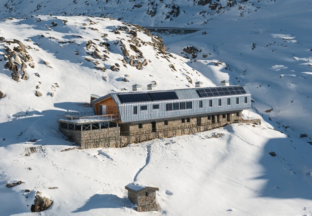 "Refugio de l’Illa" by Altura arquitectes. Photograph by Pol Viladoms