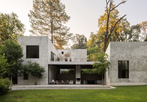 House in Avándaro by Ignacio Urquiza and Ana Paula de Alba. Photograph by Rafael Gamo