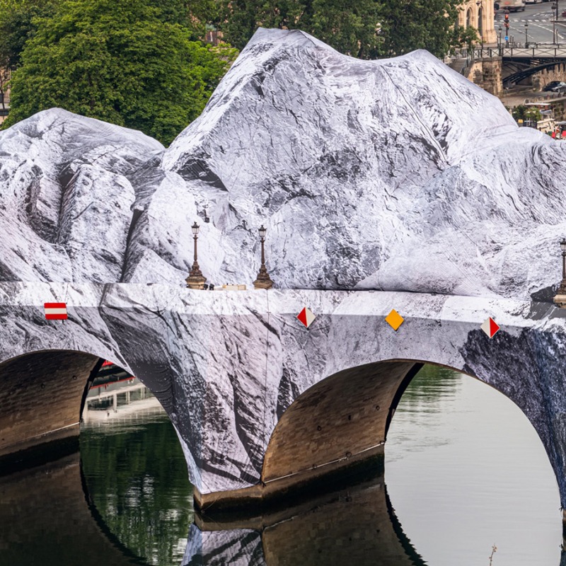 JR. «La Caverne du Pont Neuf». 2026. Fotografía cortesía de Atelier JR