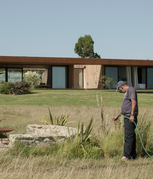 PM House by VDV Arquitectura. Photograph by Federico Cairoli