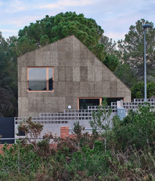 CG House by Alventosa Morell Arquitectes. Photograph by Adrià Goula