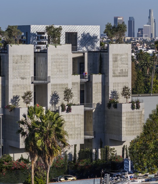 Hollywood Forever Cementery by Lehrer Architects + Arquitectura y Diseño. Photograph by Tim Griffith