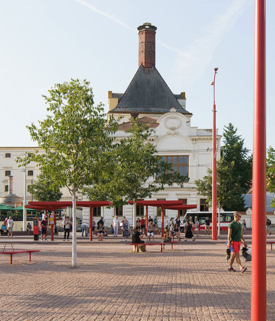 Transformación de la Plaza Mendel por CHYBIK + KRISTOF y dílna. Fotografía por Alex Shoots Buildings