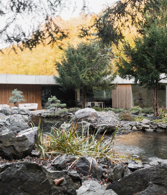 Casa Banánka por Paulíny Hovorka Architects. Fotografía por Matej Hakár