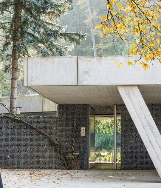 Casa Banánka por Paulíny Hovorka Architects. Fotografía por Matej Hakár