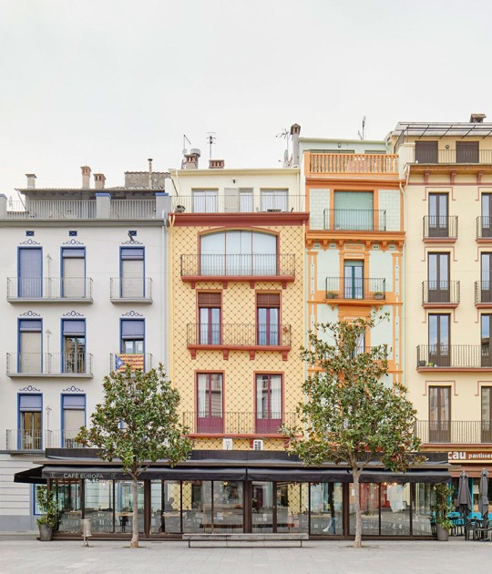Olot's main square by unparelld'arquitectes. Photograph by José Hevia