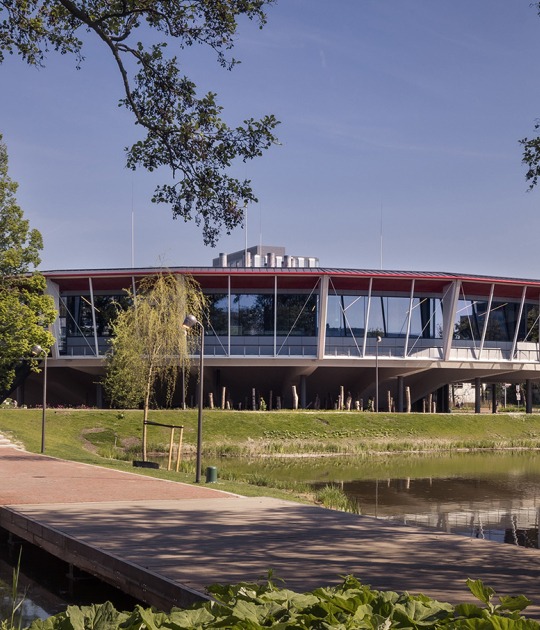 Gorlaeus lecture hall Leiden by Civic Architects. Photograph by Stijn Bollaert
