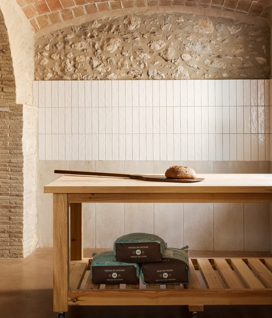 Forn Lleva’t by Quim Olea Estudi d’Arquitectura. Fotografía por Pol Viladoms  Forn Lleva’t por Quim Olea Estudi d’Arquitectura. Fotografía por Pol Viladoms