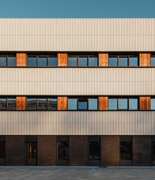 Ampliación y reforma del Instituto Muskiz por BAT Arquitectura. Fotografía por Aitor Estevez Ampliación y reforma del Instituto Muskiz por BAT Arquitectura. Fotografía por Aitor Estevez