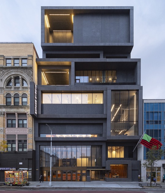 Vista exterior del nuevo edificio del Studio Museum in Harlem, 2025. Cortesía del Studio Museum in Harlem. Fotografía por Dror Baldinger