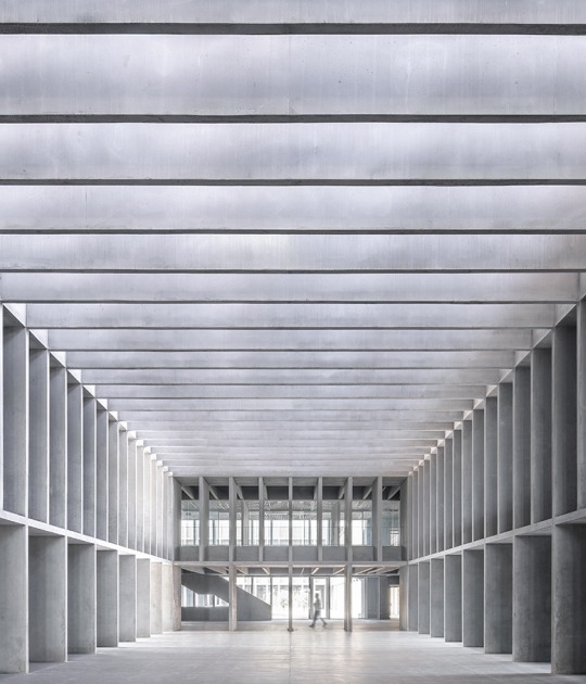 Facultad de Turismo por Vaillo +Architects. Fotografía por Rubén Pérez Bescós