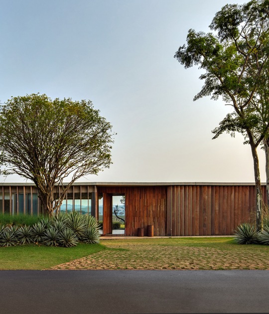 Casa Baroneza por Sabella Arquitetura. Fotografía por Nelson Kon
