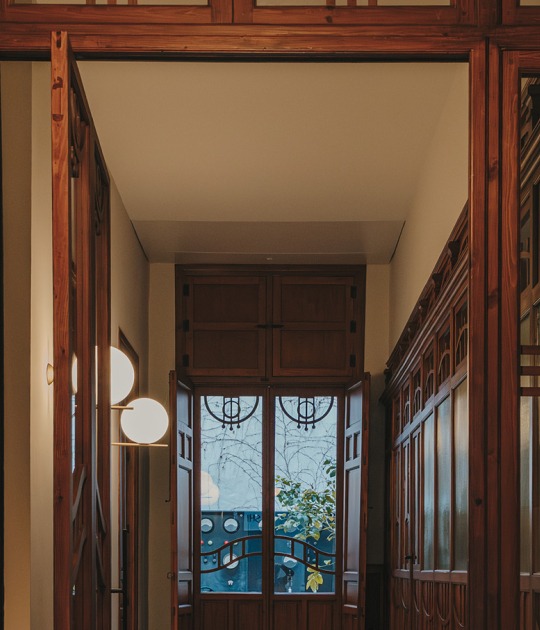 Restauración y reforma interior de un edificio histórico para oficinas por ARN / Arquitectos. Fotografía por Oleh Kardash 