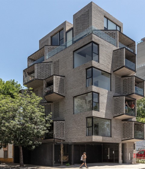 Edificio M 5605 por Arqtipo. Fotografía por Federico Kulekdjian