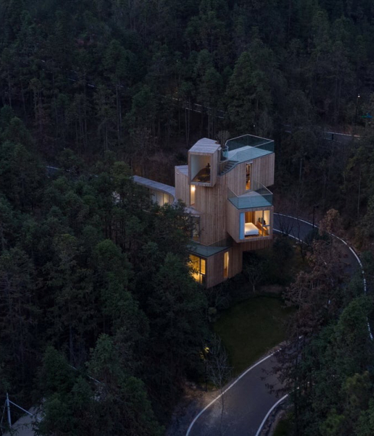 Vista general. Casa Árbol de la Montaña Qiyun por Bengo Studio. Fotografía © Chen Hao