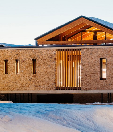 Vista exterior. Casa Pla de Tomet por SAU Taller d'Arquitectura. Fotografía por Aitor Estévez