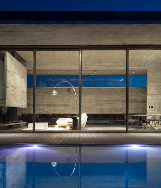 Casa Escobar por Luciano Kruk. Fotografía por Daniela Mac Adden