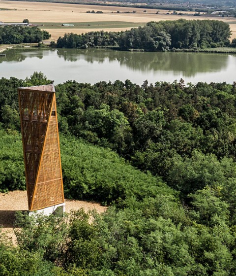Lookout Tower by Robert Gutowski Architects. Photograph by Tamás Bujnovszky Lookout Tower by Robert Gutowski Architects. Photograph by Tamás Bujnovszky