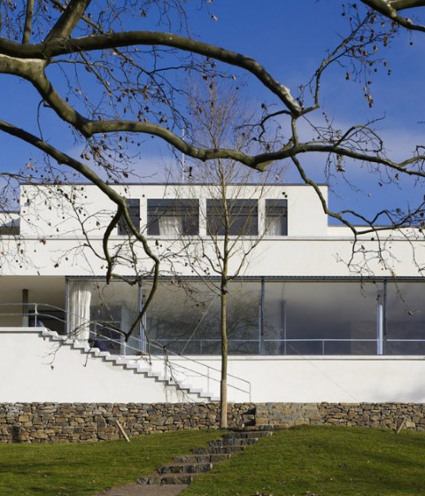 Exterior view. Tugendhat House by Ludwig Mies van der Rohe. Photography © David Židlický