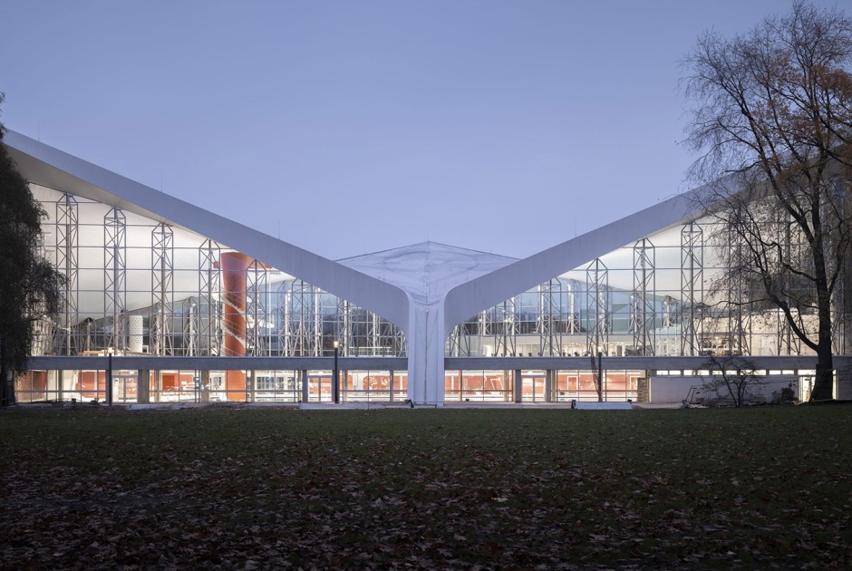 Alsterschwimmhalle por gmp Architekten. Fotografía por Marcus Bredt Alsterschwimmhalle por gmp Architekten. Fotografía por Marcus Bredt