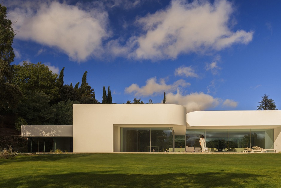 Villa 18 by Fran Silvestre Arquitectos. Photograph by Fernando Guerra Villa 18 by Fran Silvestre Arquitectos. Photograph by Fernando Guerra