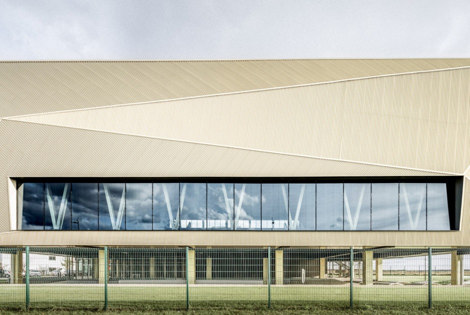 Complexe sportif Nikola Karabatic by Atelier Aconcept. Photograph by 11h45