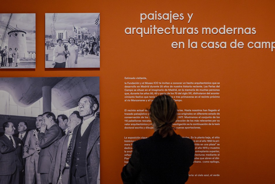 Vista de sala de la exposición Las Ferias del Campo. Paisajes y arquitecturas modernas en la Casa de Campo. Fotografía por Julio César González Vista de sala de la exposición Las Ferias del Campo. Paisajes y arquitecturas modernas en la Casa de Campo. Fotografía por Julio César González