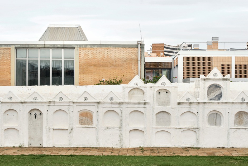Ampliación del CAP Moisés Broggi de L'Escala por Coll-Leclerc. Fotografía por José Hevia