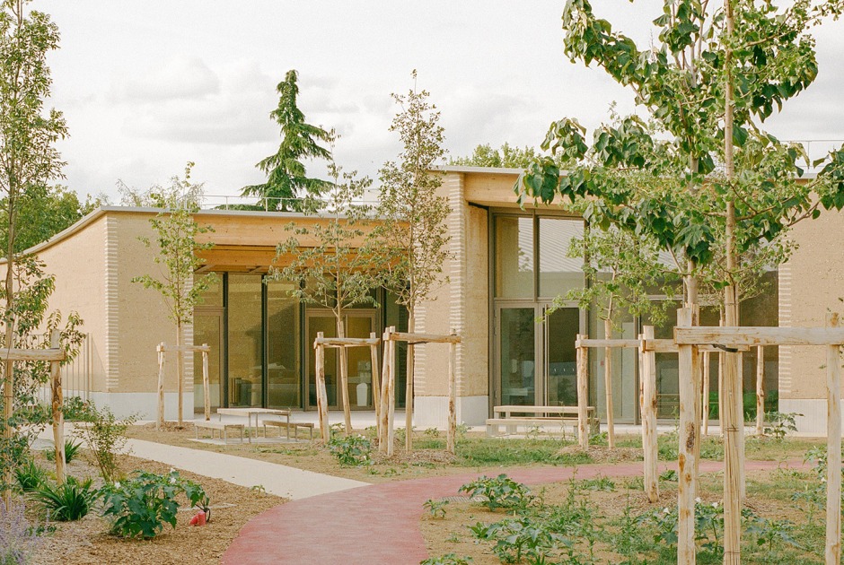 Centro Infantil y Deportivo Parc des Loges por Hemaa Architectes. Fotografía por Charles Bouchaid