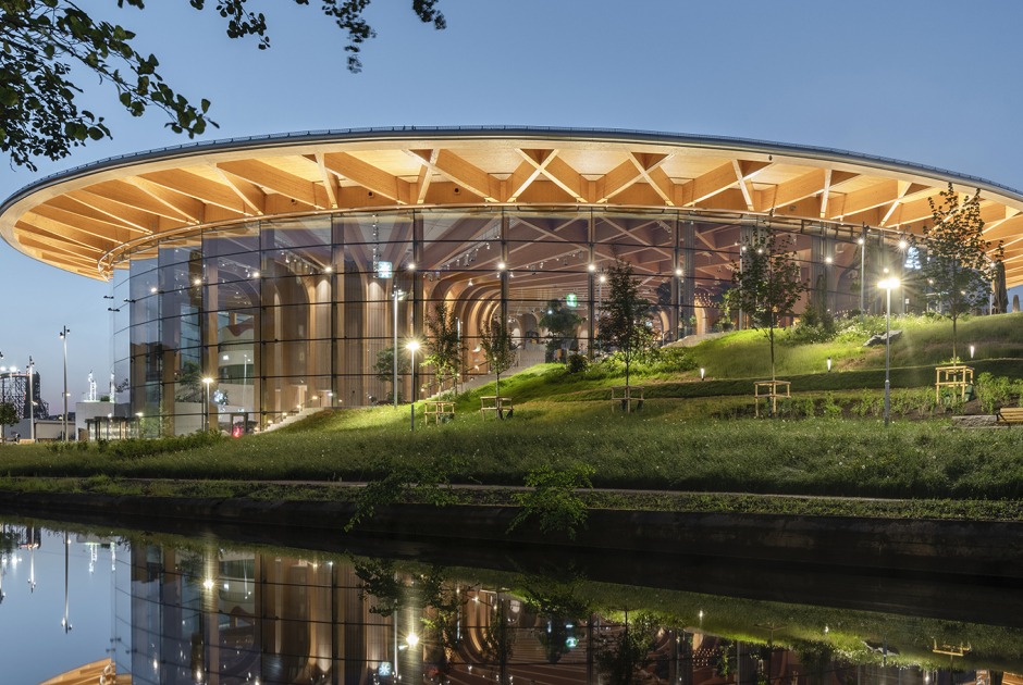 «World of Volvo» por Henning Larsen. Fotografía por Rasmus Hjortshøj