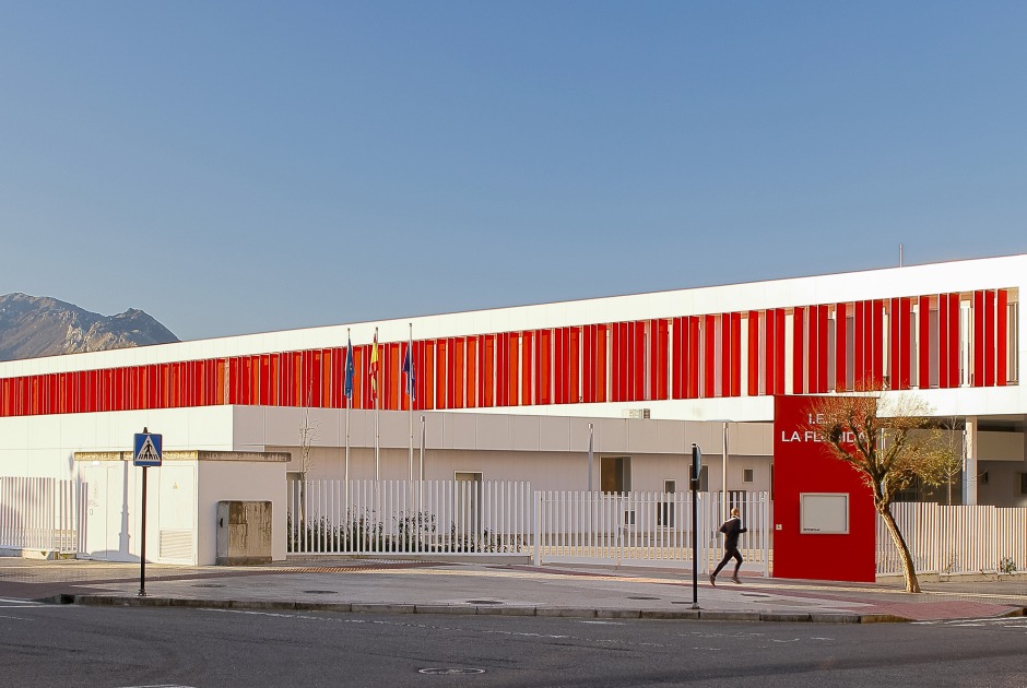 La Florida Secondary Education Institute by INSPYRA. Photograph by Iván Morán G-R