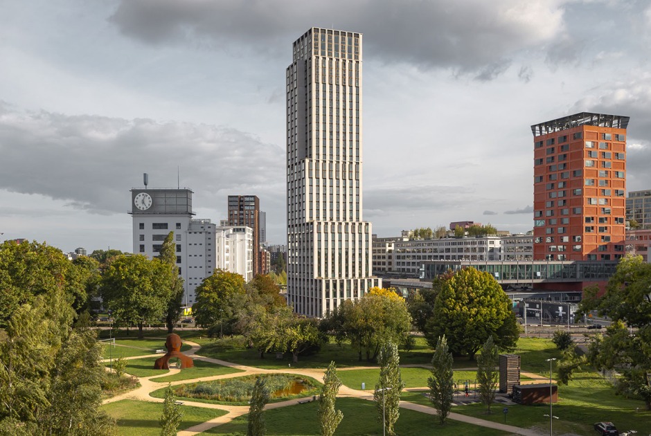«Lighthouse» por De Zwarte Hond. Fotografía por Sebastian van Damme