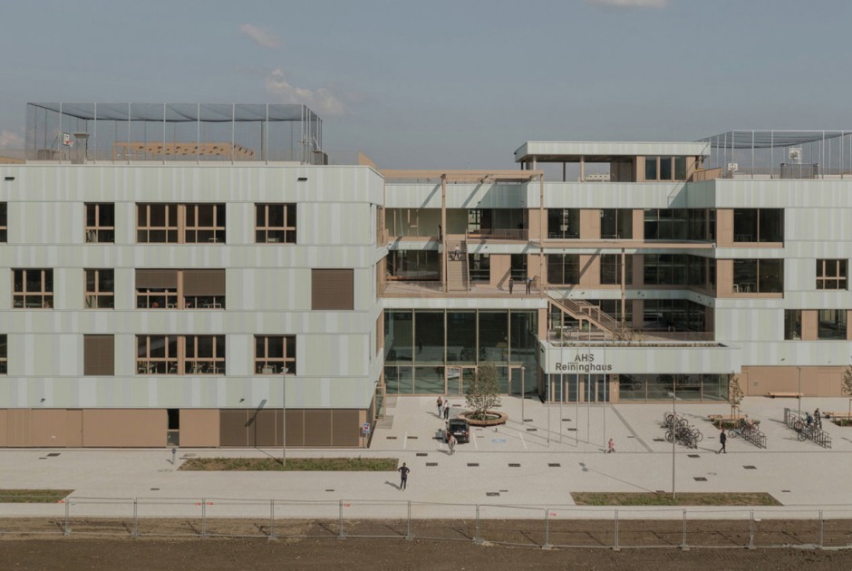 "AHS Reininghaus" school by j-c-k. Photograph by Federico Cairoli