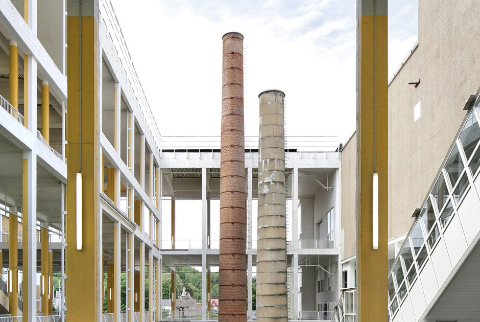 Charleroi Palais des Expositions by architecten jan de vylder inge vinck and AgwA. Photograph by Filip Dujardin