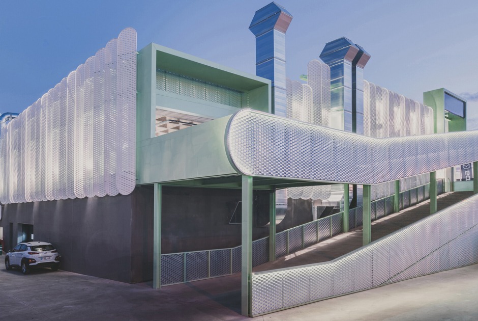 «Leganés Auto Center» por OOIIO Arquitectura. Fotografía por Javier de Paz